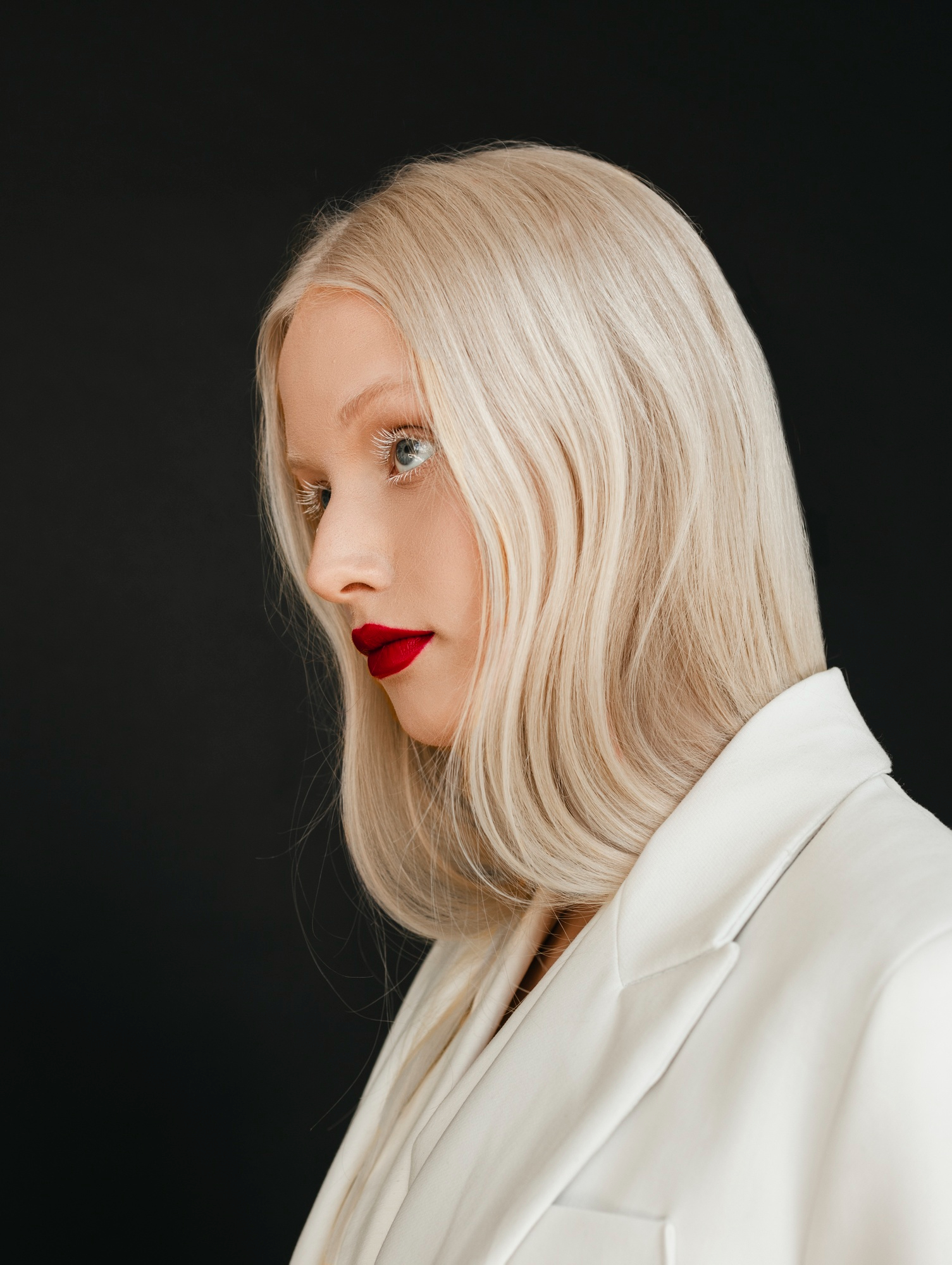 portrait-beautiful-albino-woman